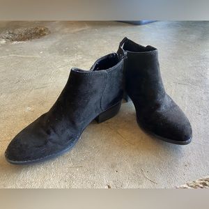 Old Navy black suede ankle boots size 4